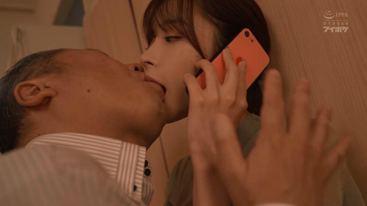 SDMUA-022-C 妻がいけなくなった町内会キャンプで男は僕一人きり。欲求不満な人妻から僕のデカチンを狙われ